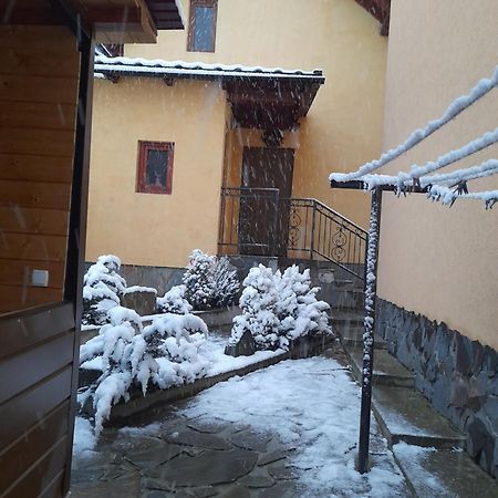 Villa Dva Opryshka Jaremče Esterno foto